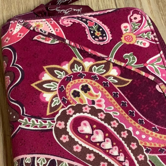 Vera Bradley Travel Organizer Passport Wallet in Piccadilly Plum. - Picture 3 of 7